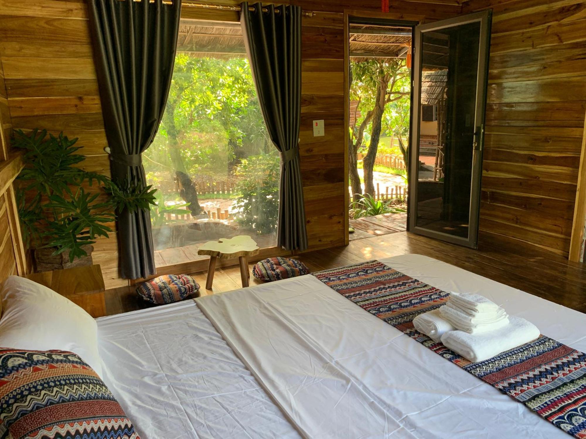 Peaceful Refuge Homestay Нин Бин Екстериор снимка